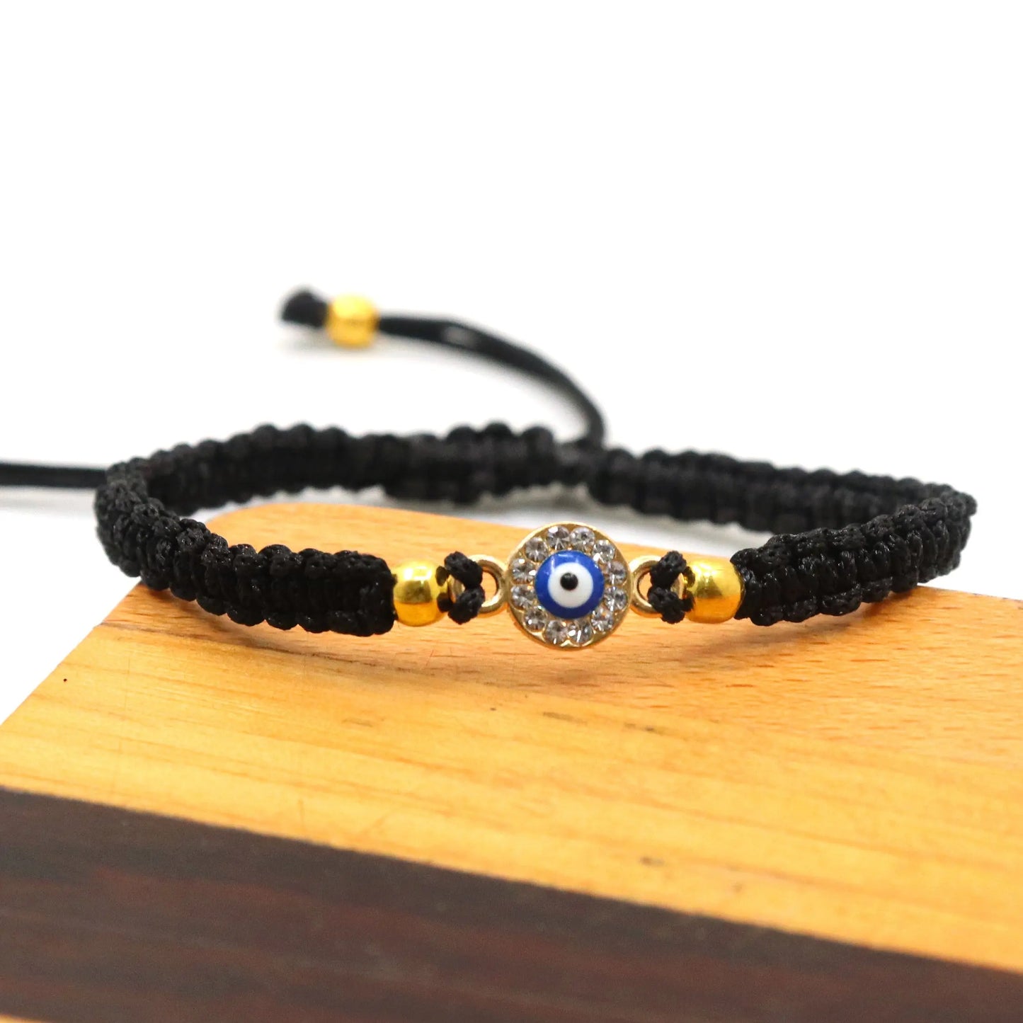 Beautiful Round Authentic Evil Eye Thread Bracelet For Energetic