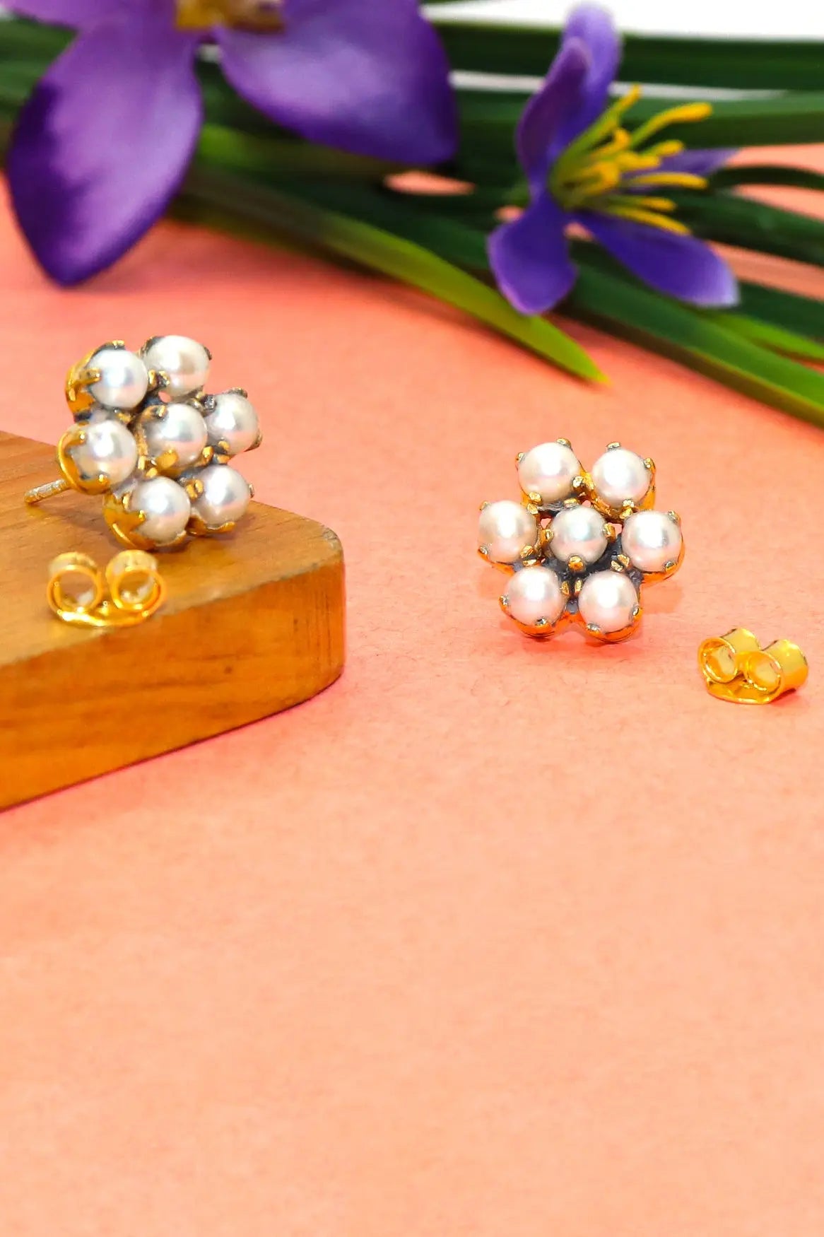 Pearl Gemstone Flower Shape Studs Earring