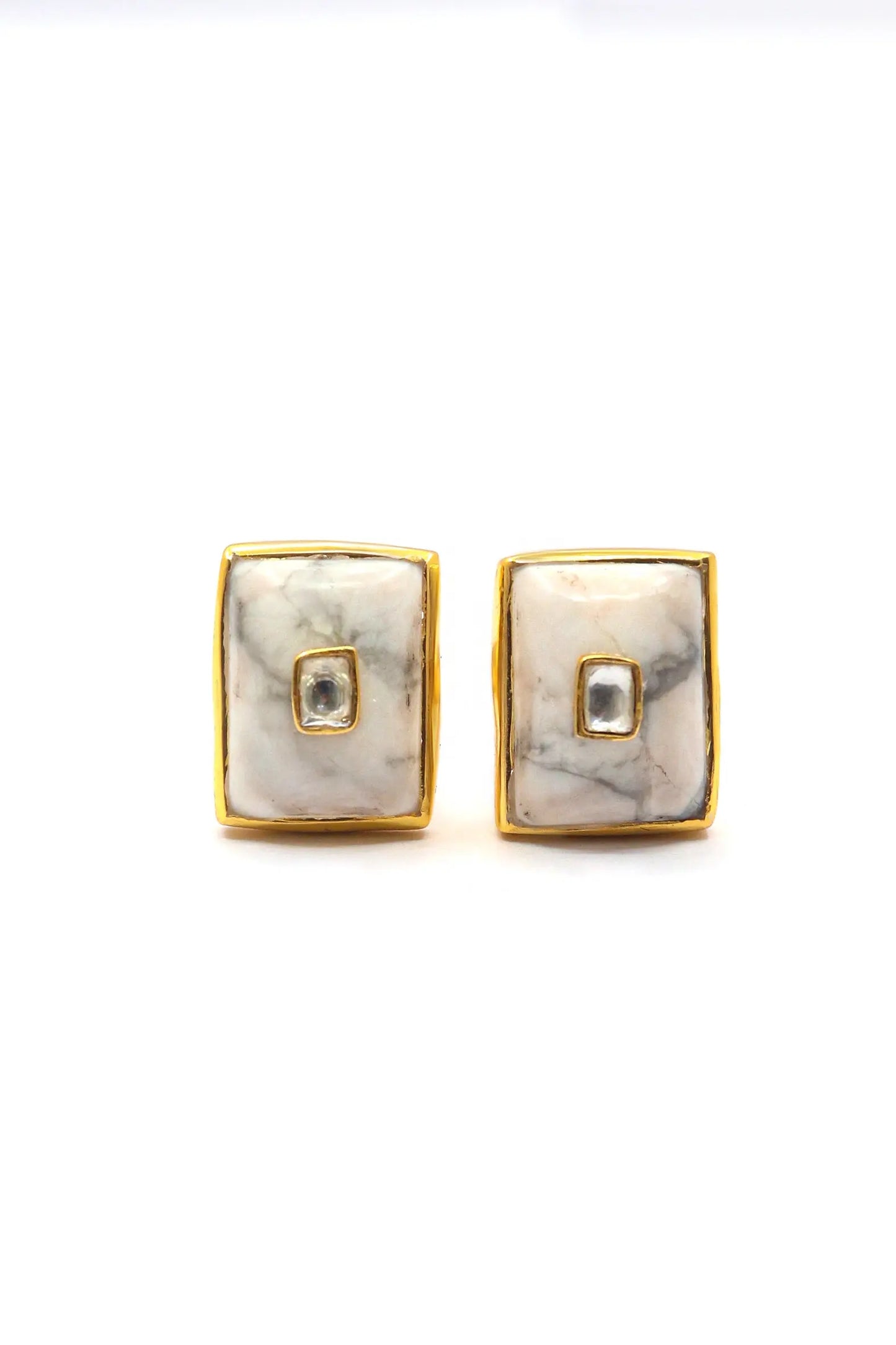 Sophisticated Men’s Fashion Cufflinks with Exquisite Gold Plating and White Agate Gemstone