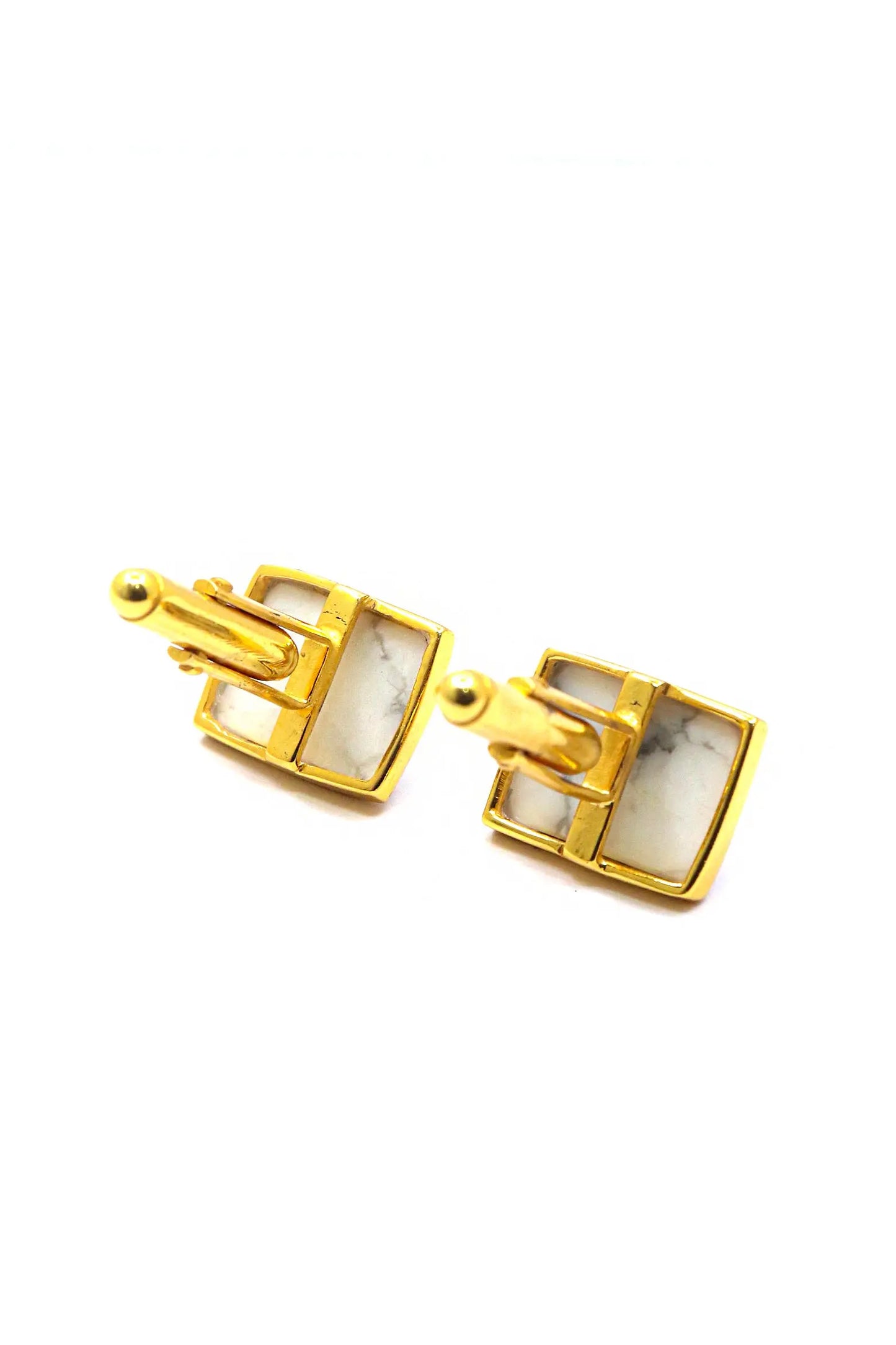 Sophisticated Men’s Fashion Cufflinks with Exquisite Gold Plating and White Agate Gemstone