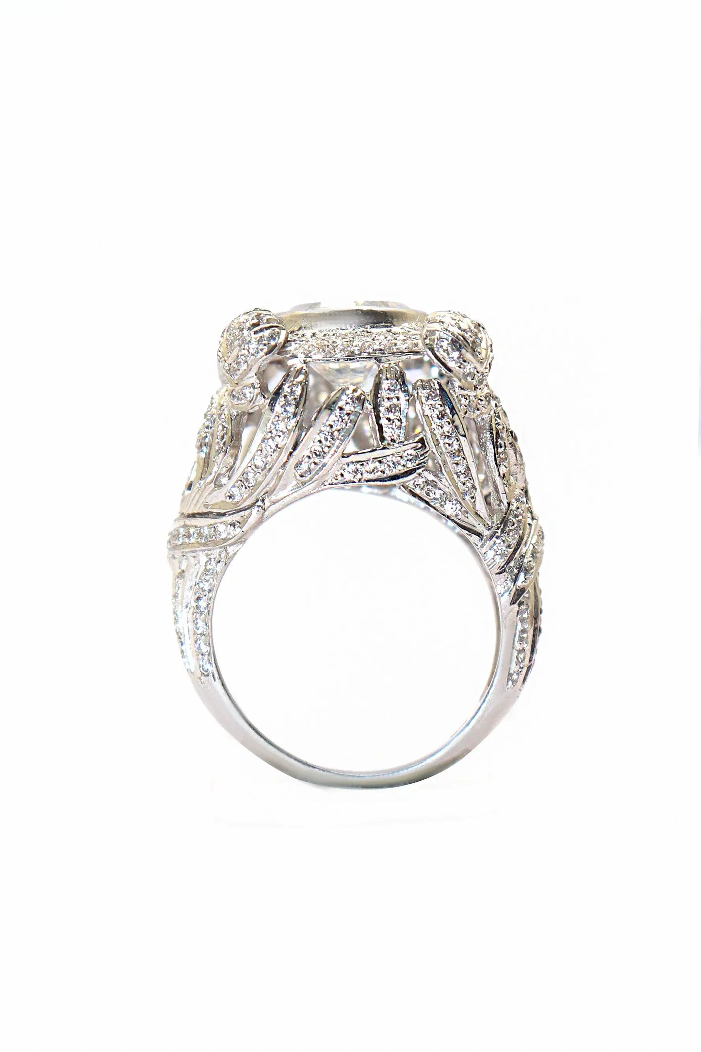 Zircon Set Eye Catchy Royal Touch Ring Jewelry