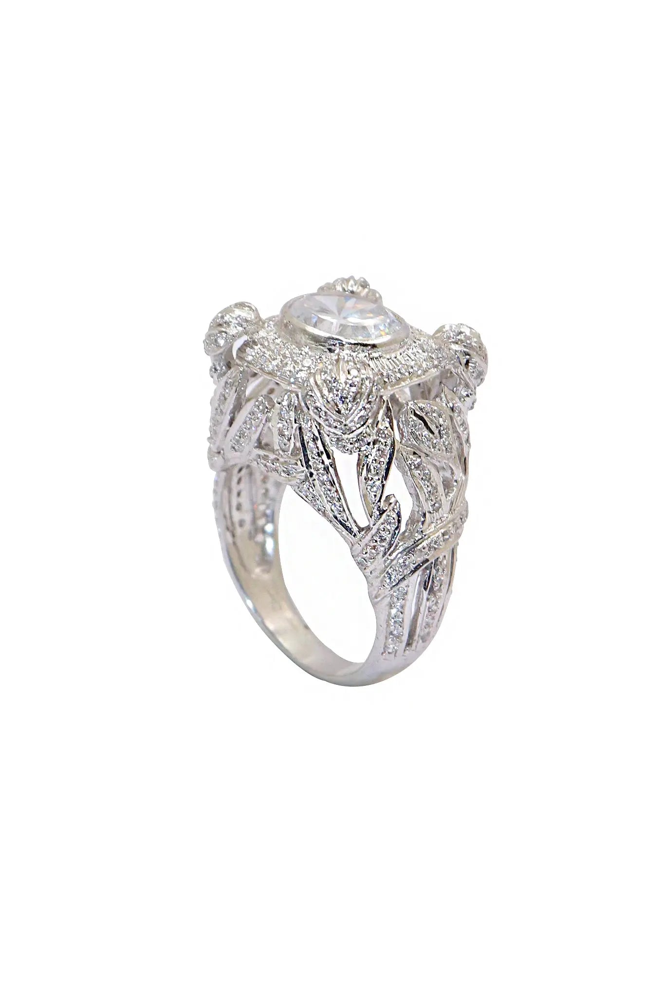 Zircon Set Eye Catchy Royal Touch Ring Jewelry